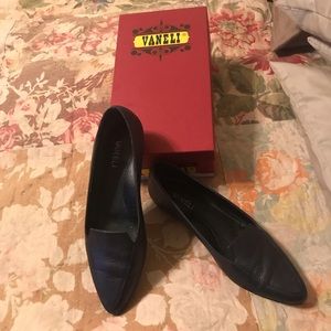 Navy Vaneli slip on flats size 7 narrow